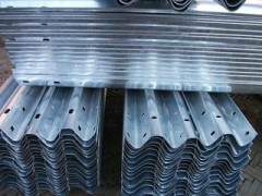 镀锌护栏板厂家图1