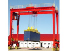 轮胎式集装箱门式起重机图1