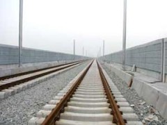 非金属高铁路基声屏障图1