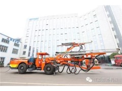 江西鑫通DW2-100轮胎式双臂带吊篮掘进凿岩台车图1