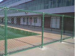 厂家直销球场护栏体育场护栏蓝球场护栏隔离栅足球场护栏图1