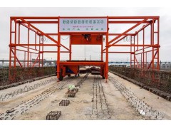 高架道桥防撞墙模板施工车图1