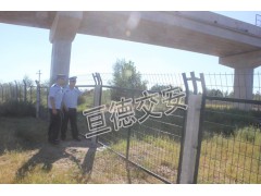 铁路通线8001（8002）防护栅栏专业生产、安装厂家图1