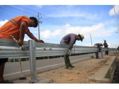 高速公路防护网生产厂家图1