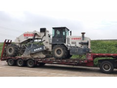 徐州路信工程机械租赁 路拌机出租冷再生机租赁 粉料撒布车出租图1