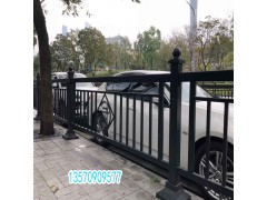 珠海锌钢护栏 镀锌市政公路护栏 公路 小区护栏厂家图1