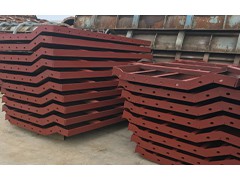 山东济宁大量租赁防撞护栏钢模板|护栏模板租赁价格图1