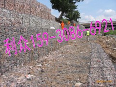 雷诺护垫在河道中的应用图1