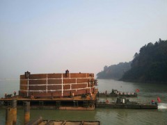 水上施工设备浮箱租赁。图2