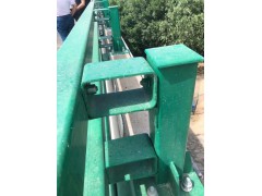 桥梁护栏，三横梁四横梁，免焊防阻块，标志杆焊接，护栏，立柱图1