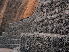 河道衬砌石笼网箱-峭壁收坡石笼网挡土墙图1