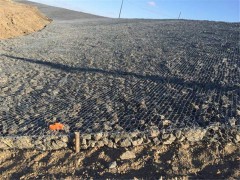 高尔凡雷诺护垫生态治理河道 PVC覆塑雷诺护垫护坡图2