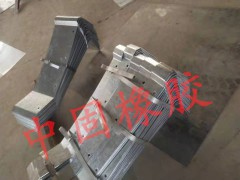 桥梁伸缩缝处护栏挡板厂家供应图1