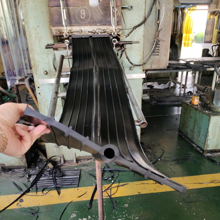 中埋式橡胶止水带