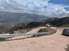 波形护栏高速公路防撞栏波型护栏板热镀锌双波乡村道路防护栏厂家图1