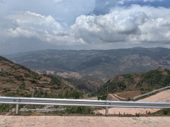 道路防撞型护栏板 禾宇喷塑波形护栏 两波三波防护栏图1