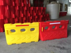 滚塑水马 滚塑水马生产厂家图1