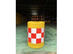 护栏 ,防炫网, 声屏障,标志杆,标志牌,防撞桶,水马,路锥,减速带,道路标线施工图1