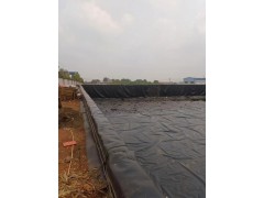 8米宽2.0mm厚HDPE 土工膜美标黑色光面应用于垃圾填埋场图4