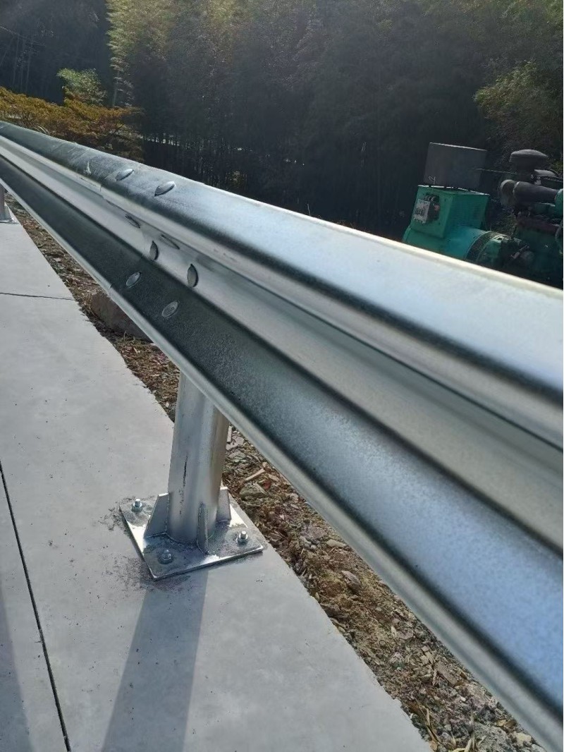 波形护栏厂家 热镀锌护栏图5