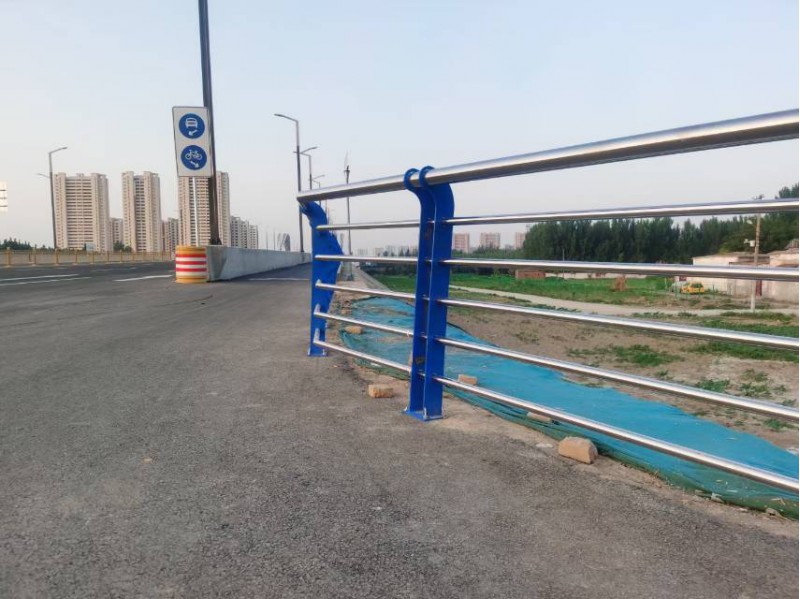 桥梁护栏立柱钢板不锈钢复合管桥梁护栏图4