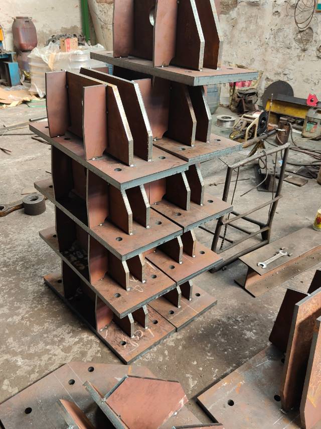 高强度螺栓，8.8/109/12.9钢结构螺栓，地脚螺栓，预埋件。图5