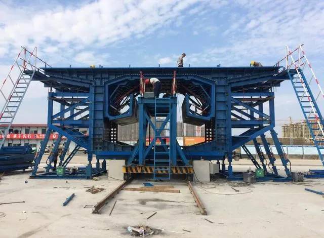 各类桥梁模板、箱梁模板、墩柱模板、挂篮图4