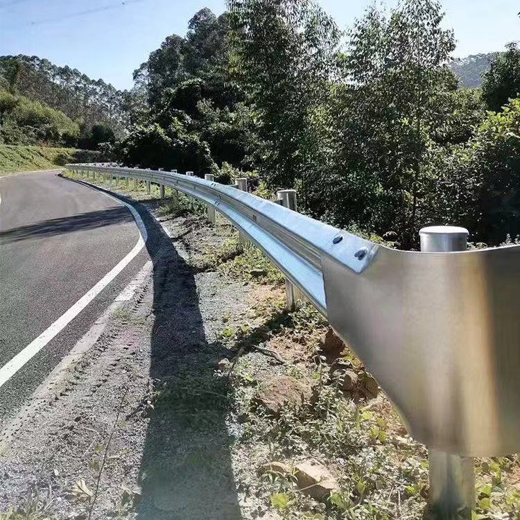 贵达厂家现货高速喷塑波形护栏板乡村道路防撞设施厂家定制图5