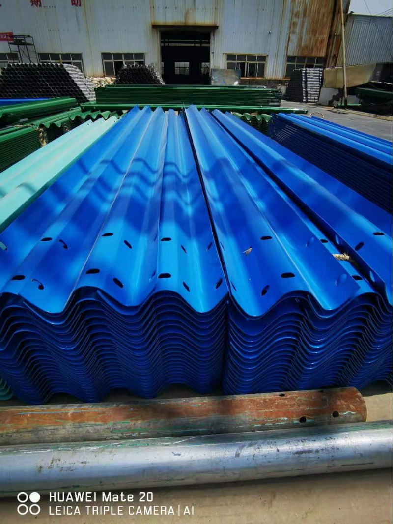 贵达耐腐蚀A级喷塑三波两波波形护栏专业生产厂家定制图5