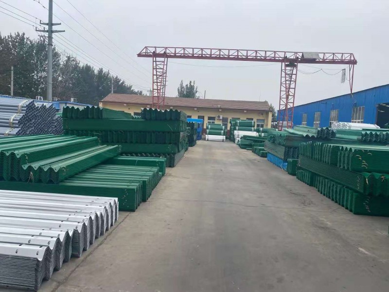 贵达耐腐蚀A级喷塑三波两波波形护栏专业生产厂家定制图6