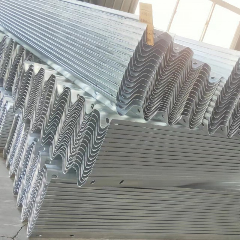 类型齐全 A级喷塑三波波形护栏 工厂加工 耐腐 贵达图4