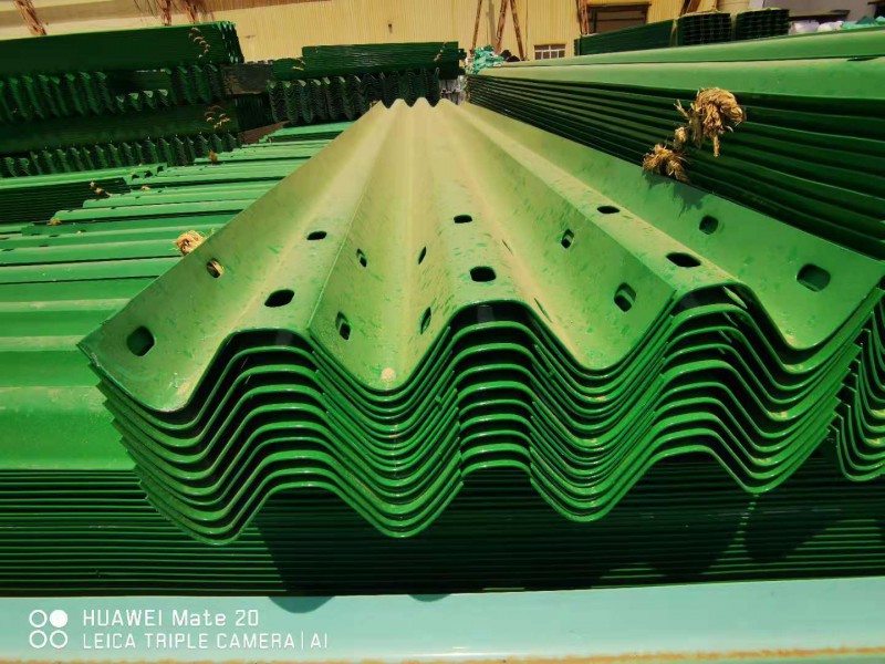 Q235道路波形护栏隔离板 高速三波防护栏贵达直营图3