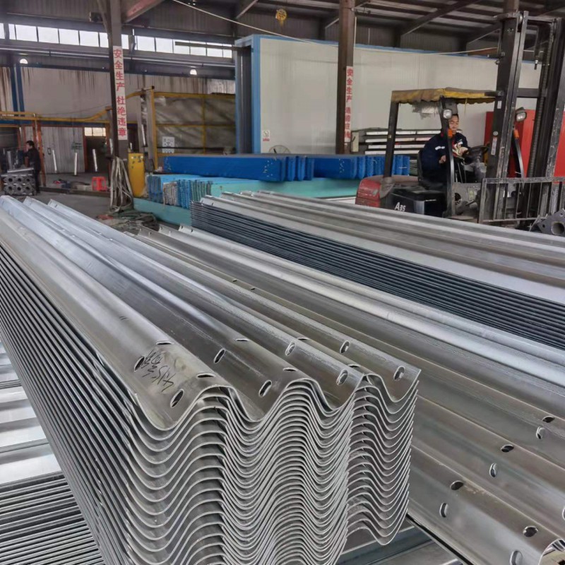 Q235道路波形护栏隔离板 高速三波防护栏贵达直营图4