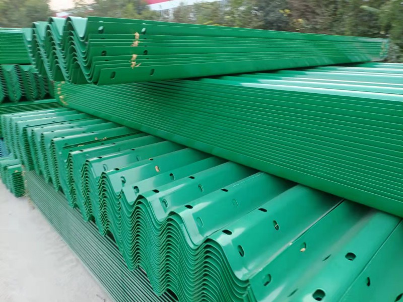 热镀锌喷塑波形护栏 马路防护三波加强型栏杆图6