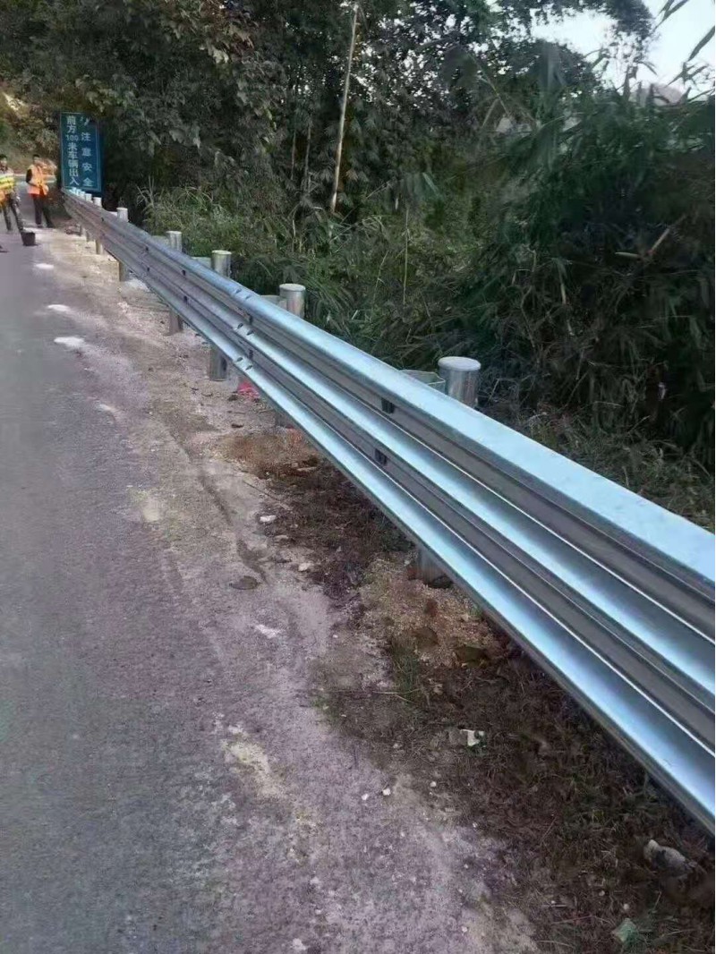 公路波形护拦板生产厂家 村道临沟临水路侧用 防锈防撞保护行人安全贵达图3