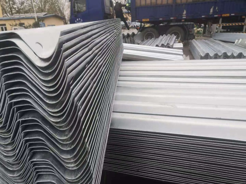 高速公路两波三波波形护栏 包安装有施工队伍保抗冲击 Q235材质图3
