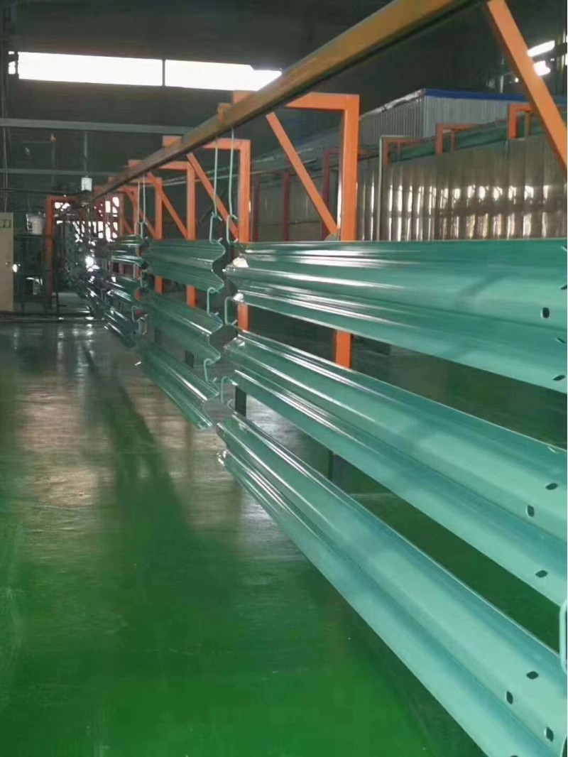 高速公路两波三波波形护栏 包安装有施工队伍保抗冲击 Q235材质图4