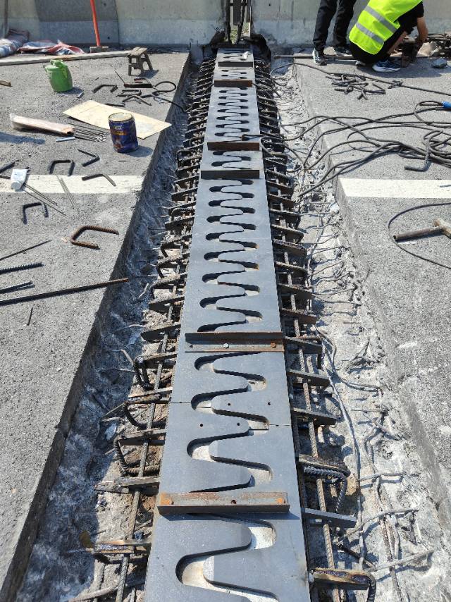 梳齿型伸缩缝图4